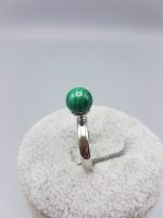 Malachite solitaire ring in sterling silver.