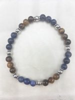 A MEN'S BRACELET WITH SODALITE AND TIGER'S EYE ELASTIC with blue, brown and silver beads.
