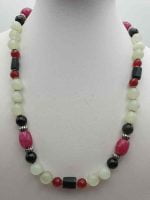 A GREEN JADE AND BLACK TOURMALINE AND RUBY JADE NECKLACE with black and pink beads.