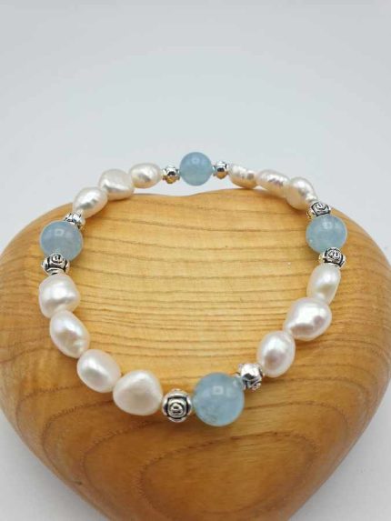 A PEARL AND AQUAMARINE BRACELET with aquamarine pearls and pearls.
