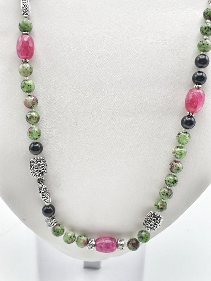 A ZOISITE NECKLACE RUBY, JADE RUBY AND BLACK ONYX with green and black beads.