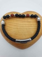 A MEN'S BRACELET WITH BLACK ONYX AND RED JASPER WITH BLACK LEATHER.