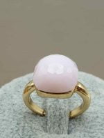 A GOLDEN RING WITH PINK CRYSTAL 13 MM.