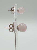 EARRINGS WITH ROSE QUARTZ 8 MM IN SILVER on riser.