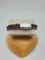 A MEN'S BRACELET WITH TIGER'S EYE, BROWN LEATHER CORD AND STEEL CLASP with tiger's eye beads and silver clasp.